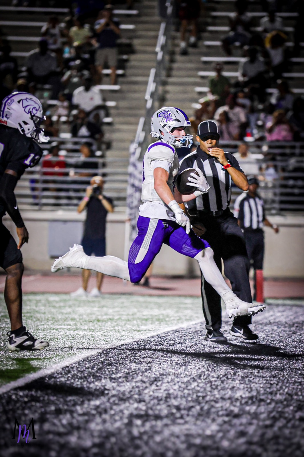 Cooper Karns catches a pass against Humble
