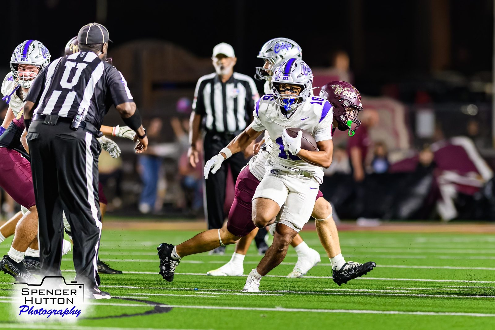 Senior running back Eyan Johnson turns the corner